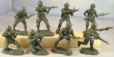 1/32 Plastic Figures US and Vietnam Soldiers (Total 16 pieces)